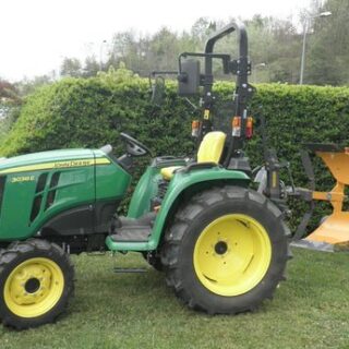 JOHN DEERE 3038E